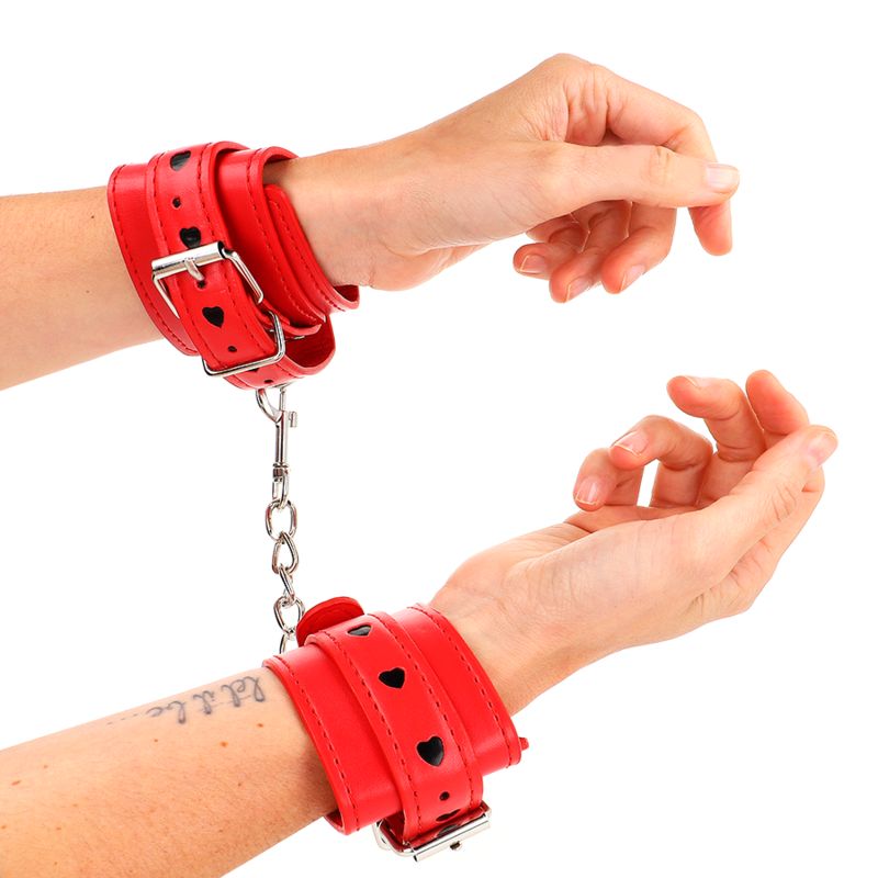 KINK - POLSO ROSSO CON INTARSIO A CUORE NERO REGOLABILE 21-28 CM X 5,5 CM KINK - POLSO ROSSO CON INTARSIO A CUORE NERO REGOLABILE 21-28 CM X 5,5 CM