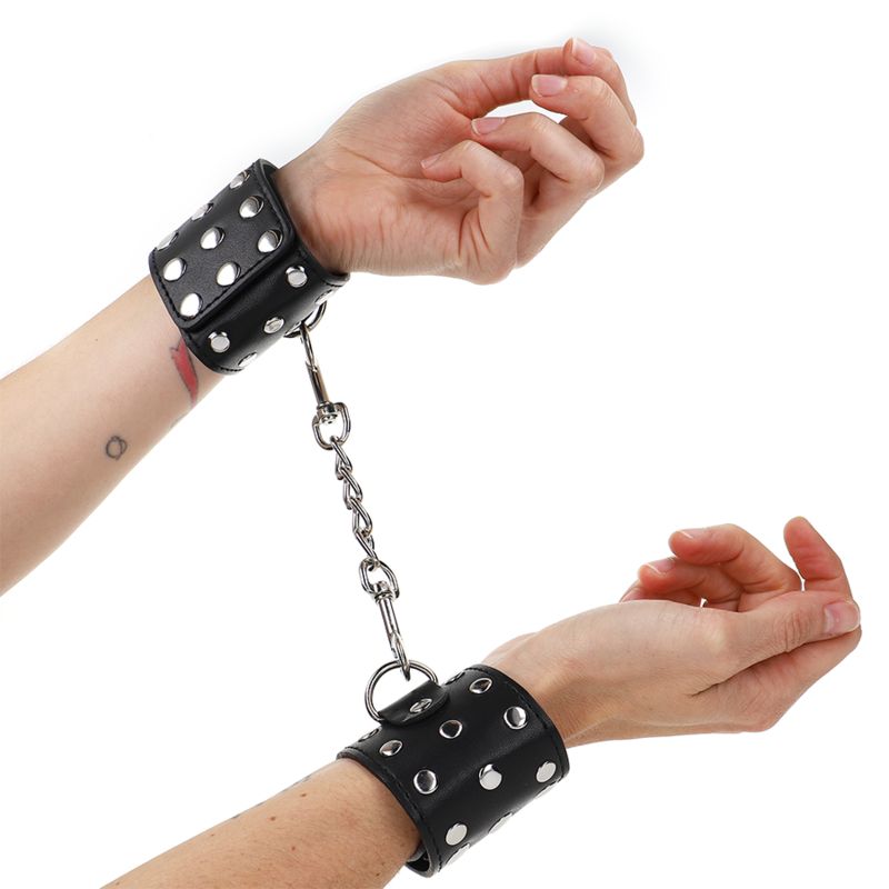 KINK - RESISTENZA DA POLSO CON CHIUSURA A SCATTO COMPLETA DI RIVETTI NERA REGOLABILE 19-24 CM X 5,5 CM KINK - RESISTENZA DA POLSO CON CHIUSURA A SCATTO COMPLETA DI RIVETTI NERA REGOLABILE 19-24 CM X 5,5…