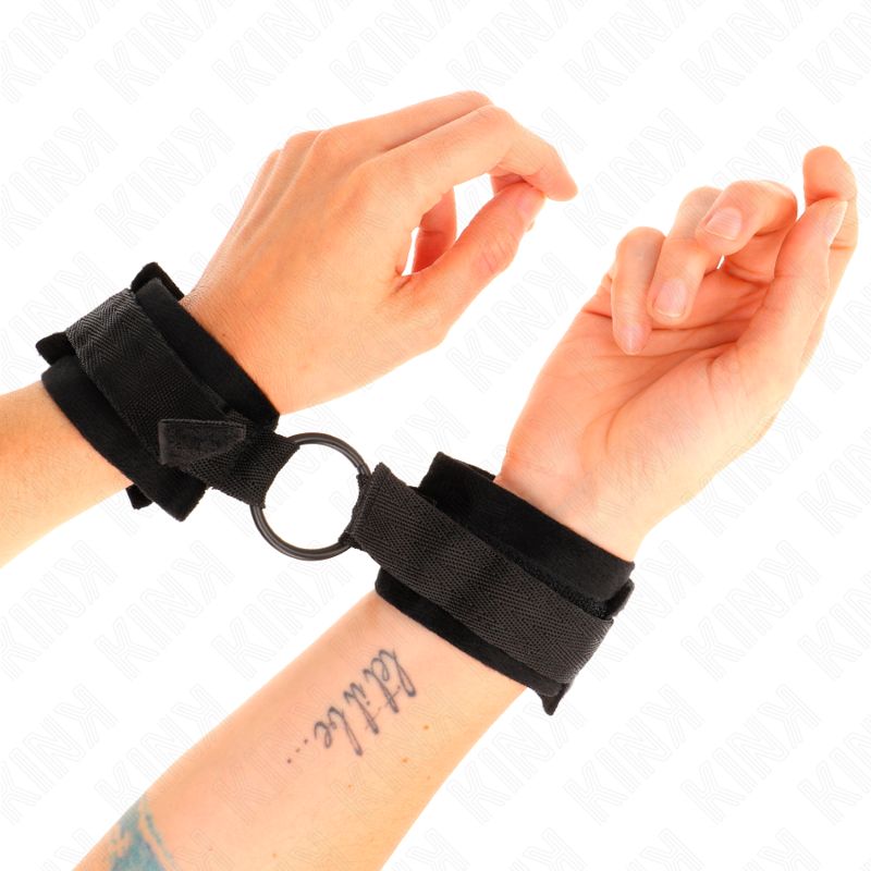 KINK - POLSINI IN PELLICCIA PER PRINCIPIANTI 25 CM CON O-RING 4 CM NERO REGOLABILE 15-25 CM KINK - POLSINI IN PELLICCIA PER PRINCIPIANTI 25 CM CON O-RING 4 CM NERO REGOLABILE 15-25 CM