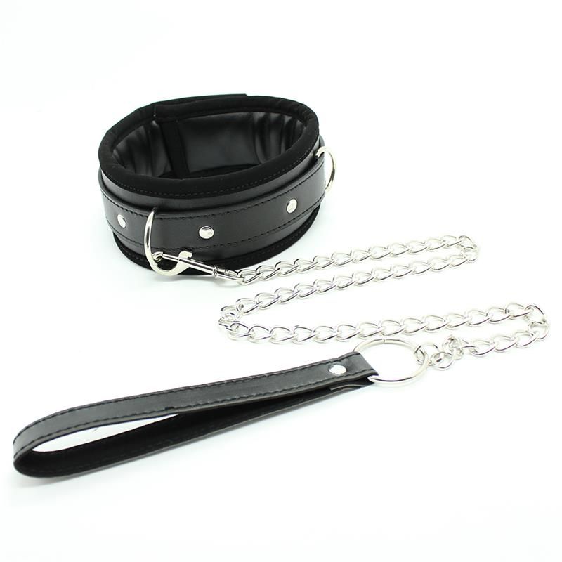 Collar with Metal Leash and Pedded Interior Black Collar with Metal Leash and Pedded Interior Black