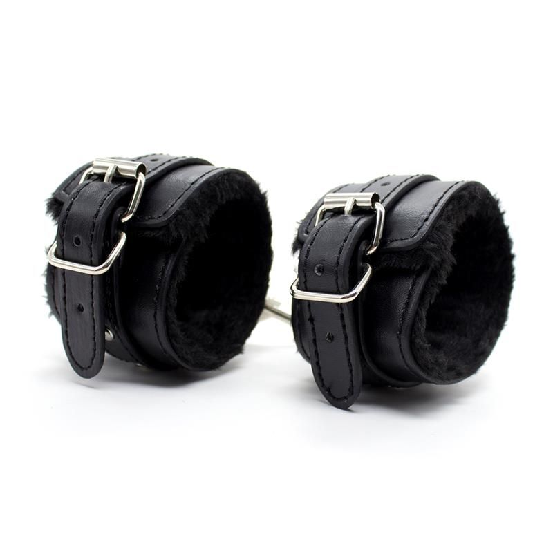 Fur Lined Adjustable Handcuffs 30 cm Black Fur Lined Adjustable Handcuffs 30 cm Black