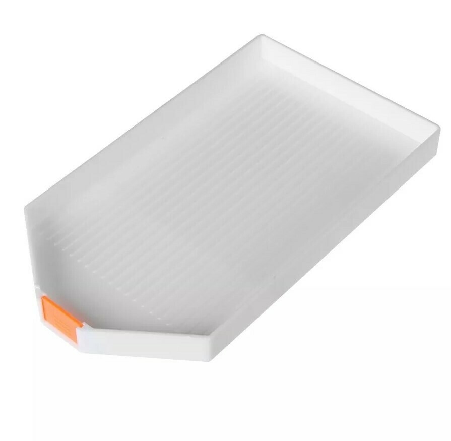 Stackable tray with removable stopper