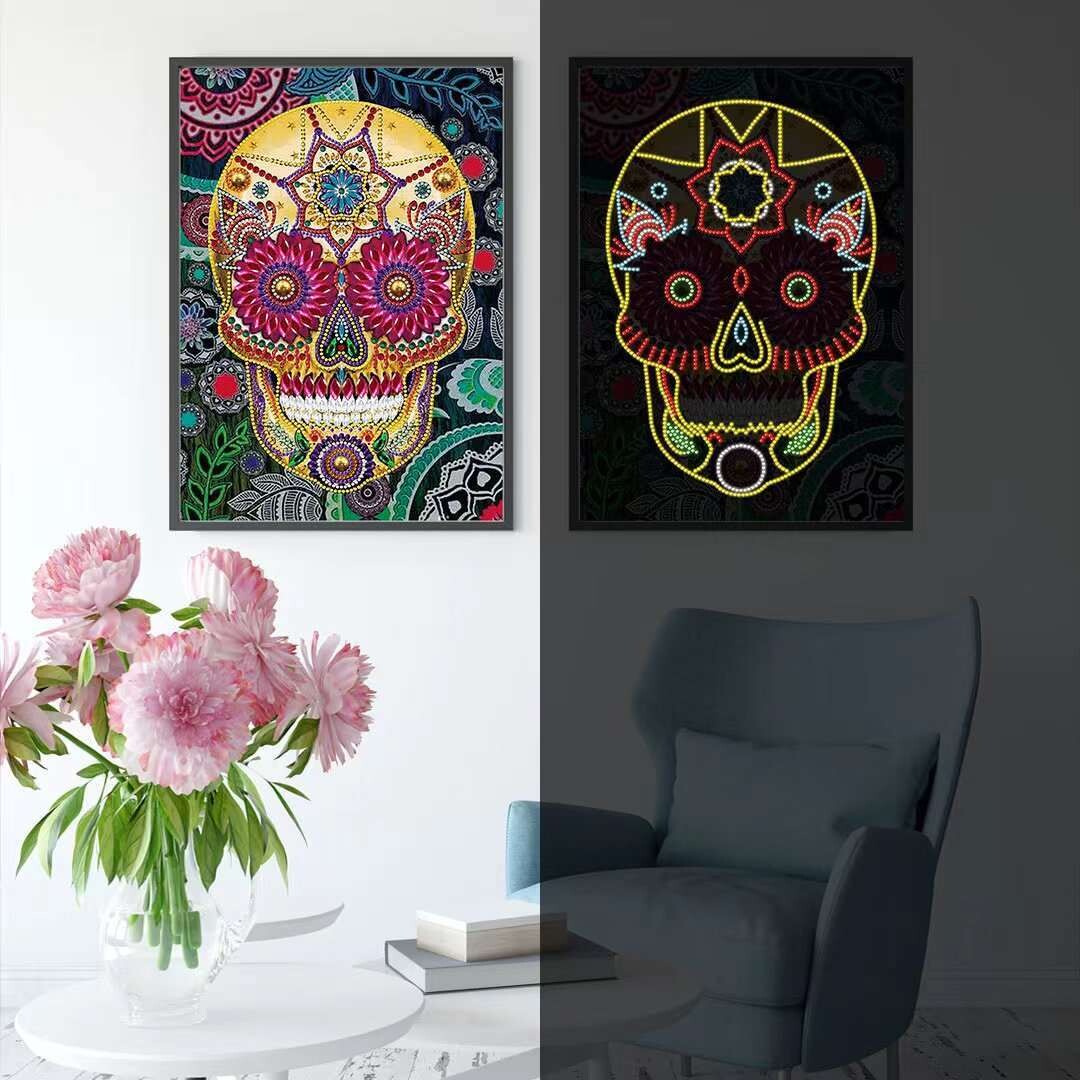 GLOW IN THE DARK DIAMOND PAINTING SKULL 30X40CM PARTIAL