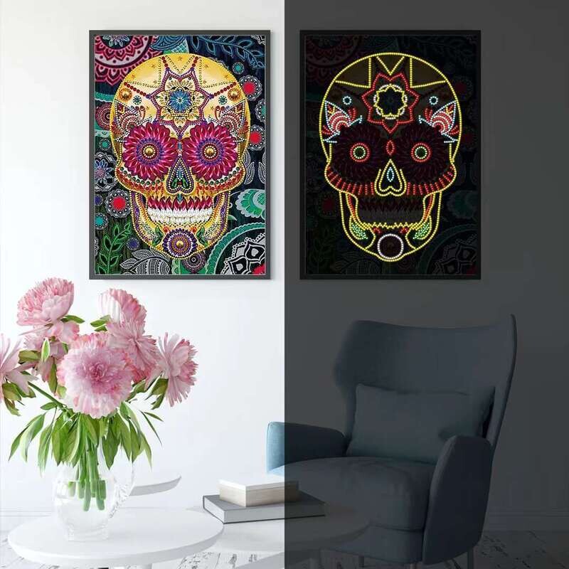 GLOW IN THE DARK DIAMOND PAINTING SKULL 30X40CM PARTIAL