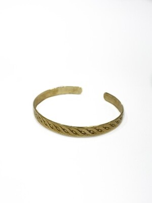 Nice brass bangle with braided pattern