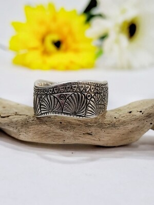 Pure silver ring row of shells pattern