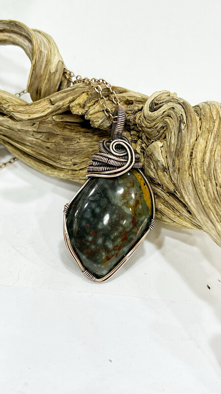 Blood Stone covered with a Wire Copper