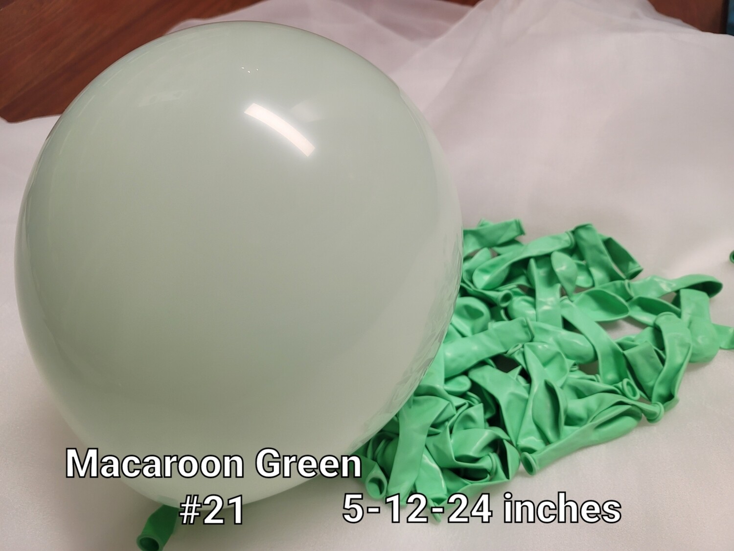 Macaroon green Balloon