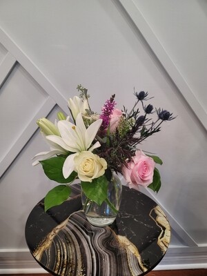 Vase arrangement V018