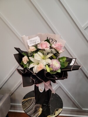 Free Standing Flower bouquet arrangement FB022