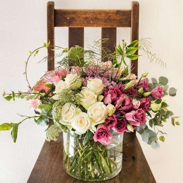 Vase arrangement V028
