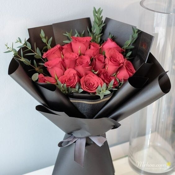 12 Red roses Flower bouquet arrangement FB037
