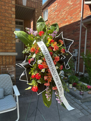 Standing spray S025