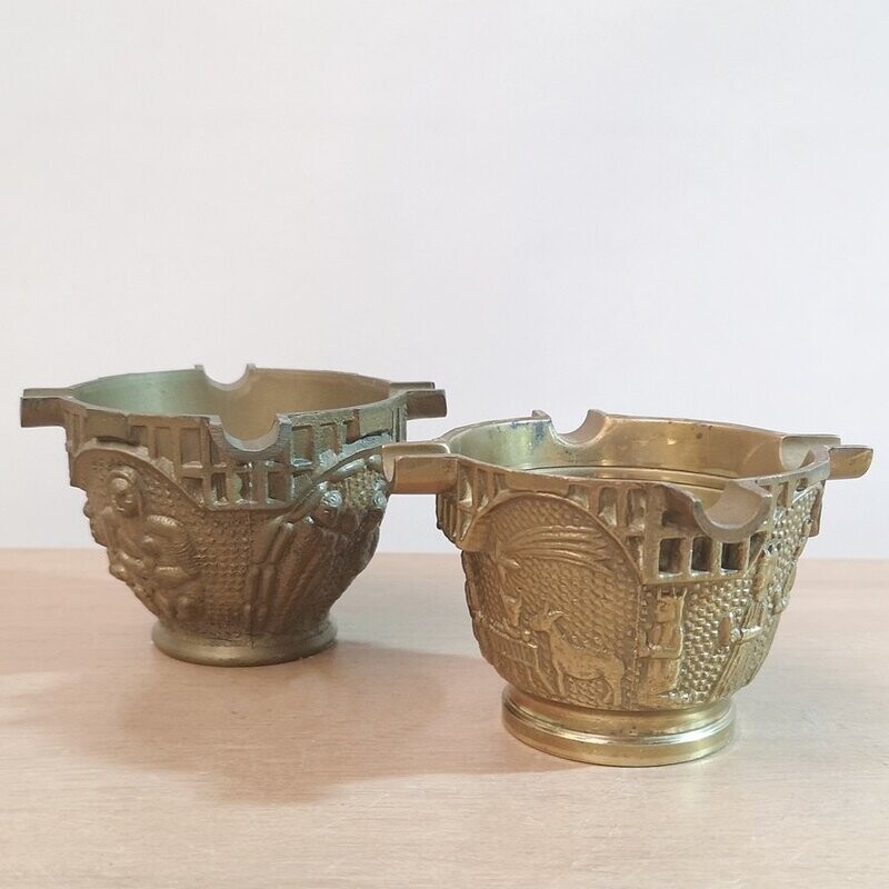 Ceniceros de Bronce con Escenas del Nacimiento