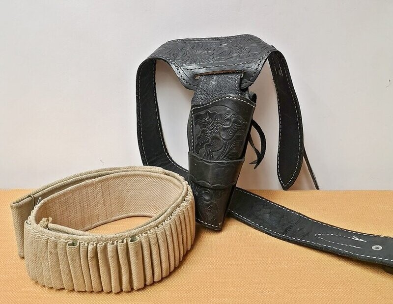 Cinturón con Funda de Pistola: