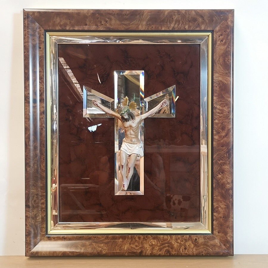 Jesucristo Crucificado sobre Cruz de Espejo