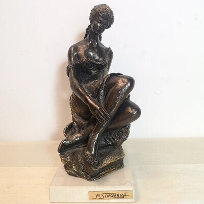 Figura de Mujer Firmada Senserrich