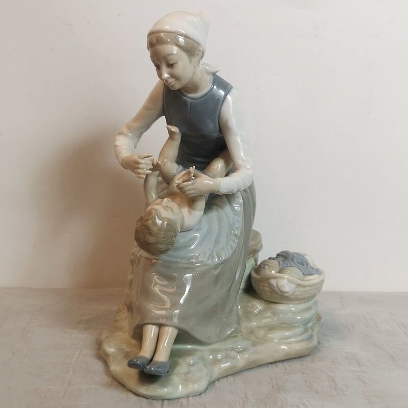 Figura NAO Jugando con Su Hijito Figura NAO Jugando con Su Hijito