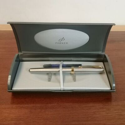 Pluma Parker en su Caja