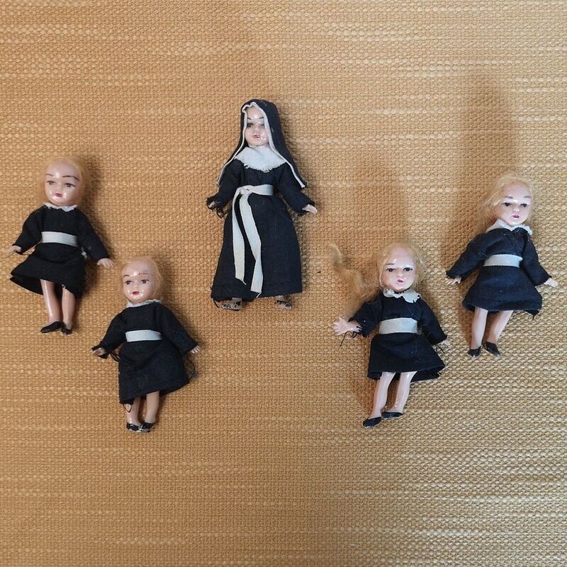 Lote de Cinco Micro Muñecas Antiguas