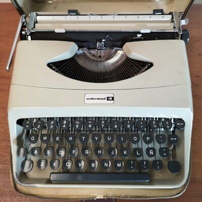 Maquina de Escribir Underwood 18