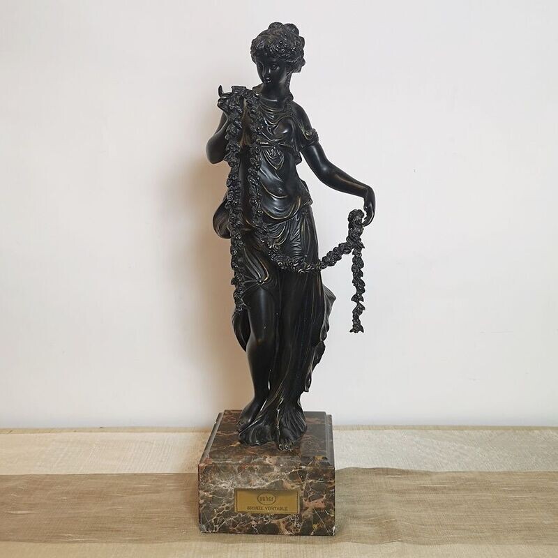 Figura Bronce, Mujer con Guirnalda