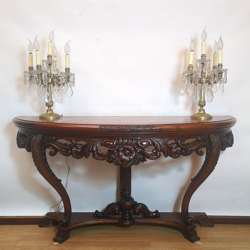 Elegante Consola Isabelina