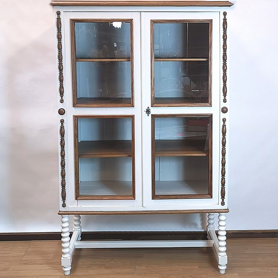 Mueble Vitrina de Roble