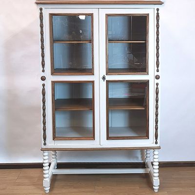 Mueble Vitrina de Roble
