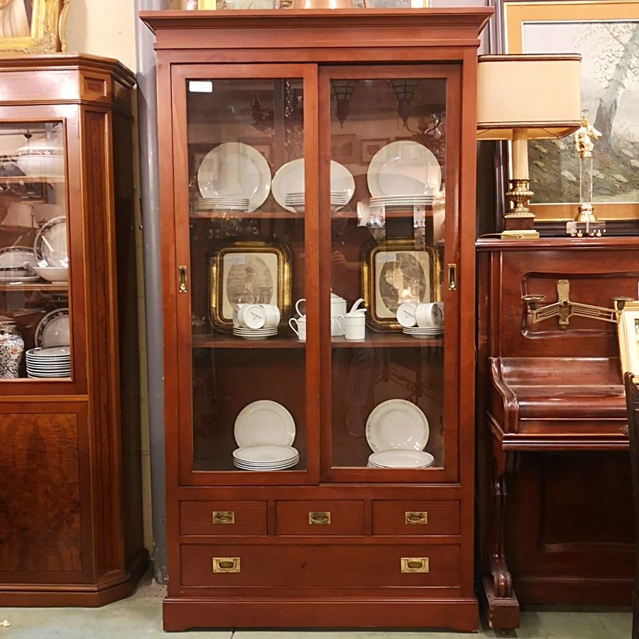 Vitrina con Puertas Correderas