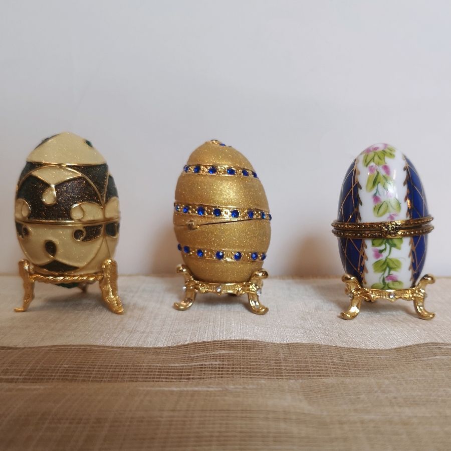 Tres Cajitas con forma de Huevo
