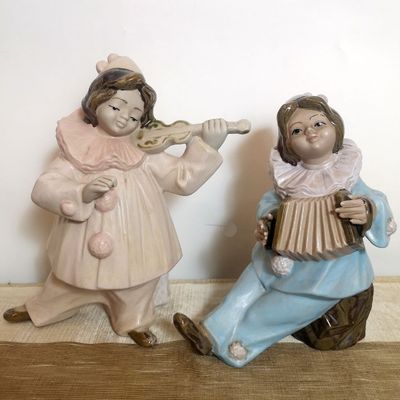 Par de Músicos Arlequines de Cerámica