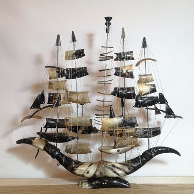 Barco de Cuerno Tallado