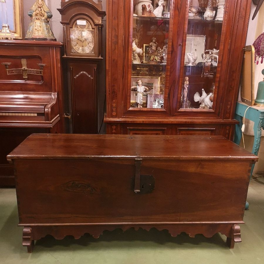 Gran Arcón Antiguo de Madera de Roble
