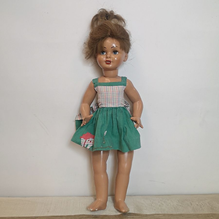 Muñeca Lili Antigua de Cartón Piedra