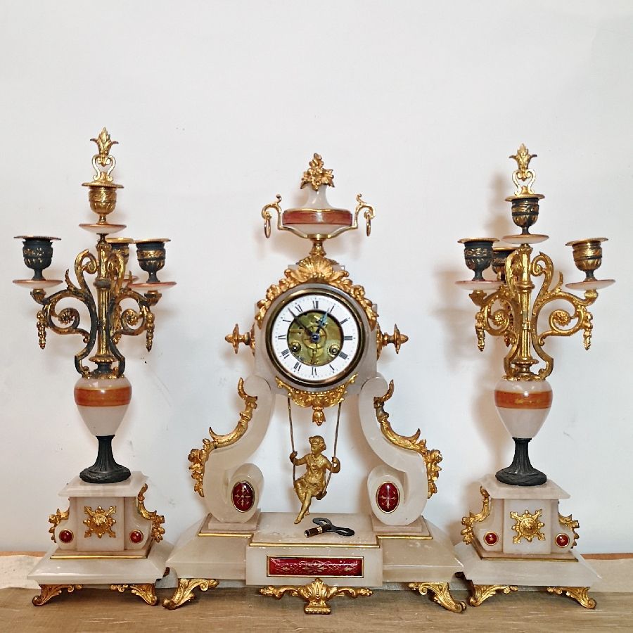 Conjunto Reloj con Candelabros