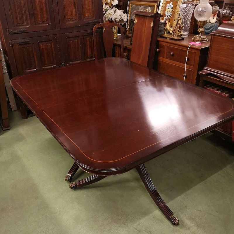 Mesa de Comedor Clásica