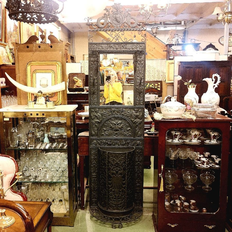 Recibidor Antiguo de Hierro