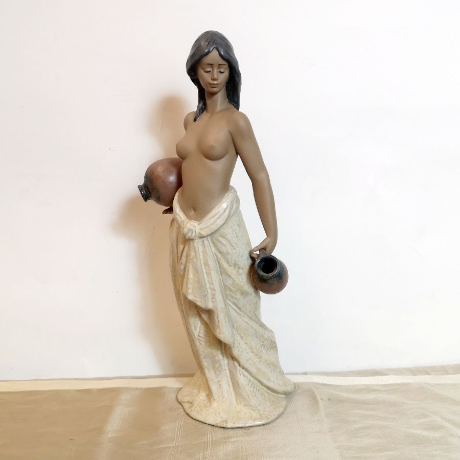 Figura Mujer con Cántaros Lladró