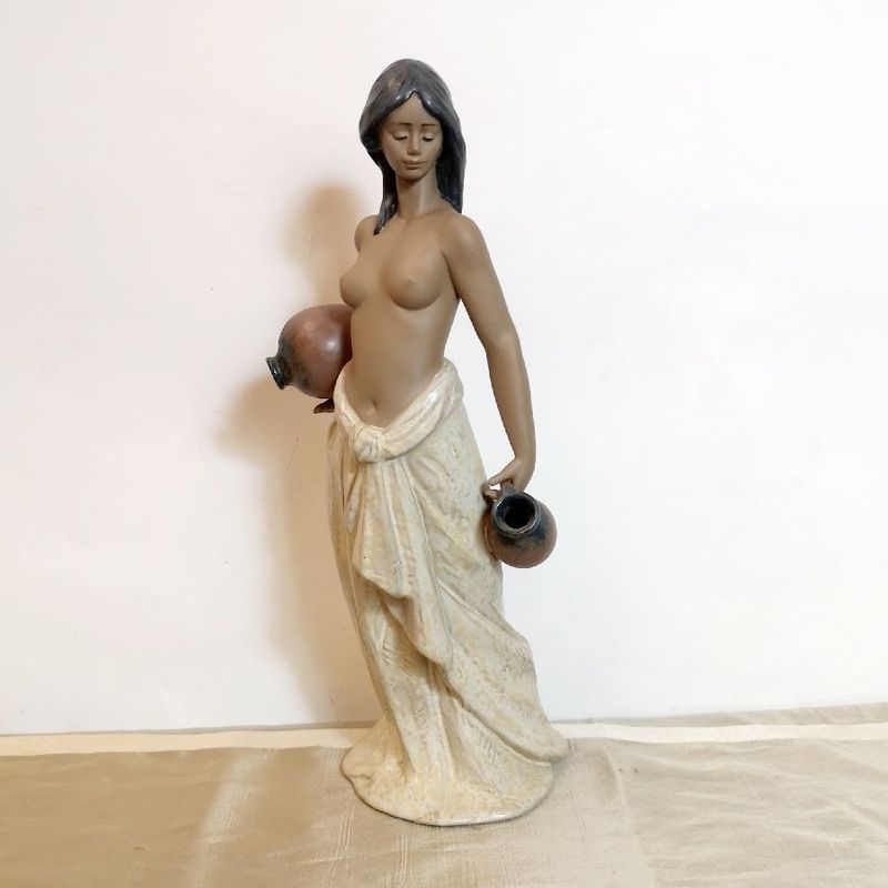 Figura Mujer con Cántaros Lladró