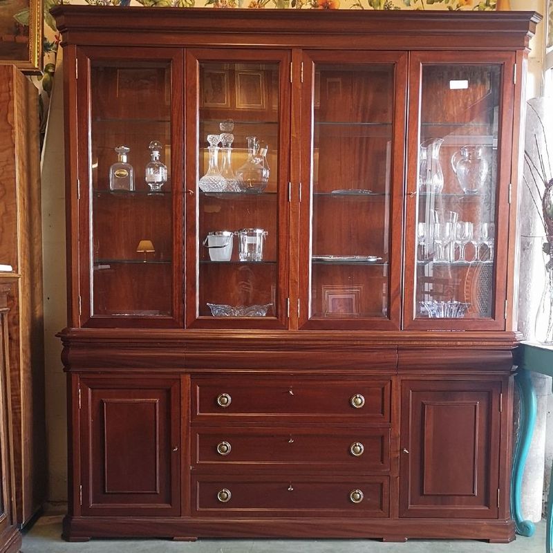 Gran Mueble Vitrina