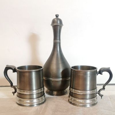 Botella y Tazas de Peltre