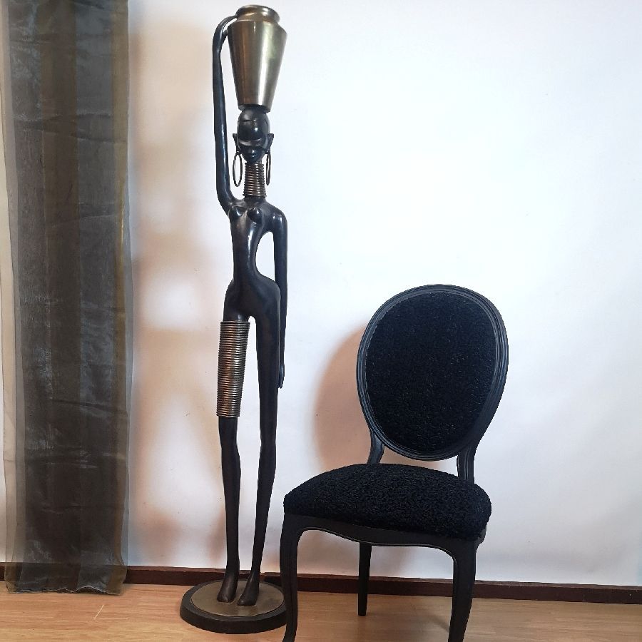 Escultura Bronce Africana con Jarra