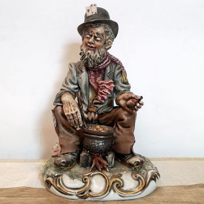 Figura Anciano de Porcelana Capodimonte
