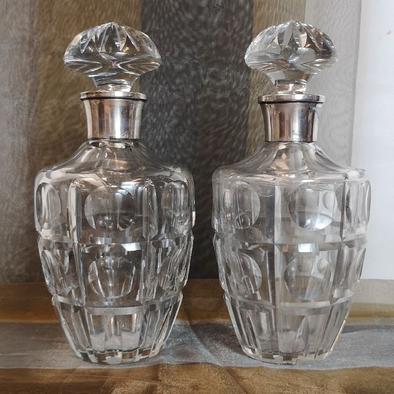Par de Botellas de Cristal Tallado