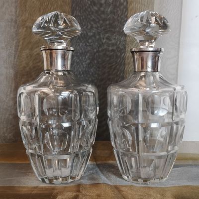 Par de Botellas de Cristal Tallado