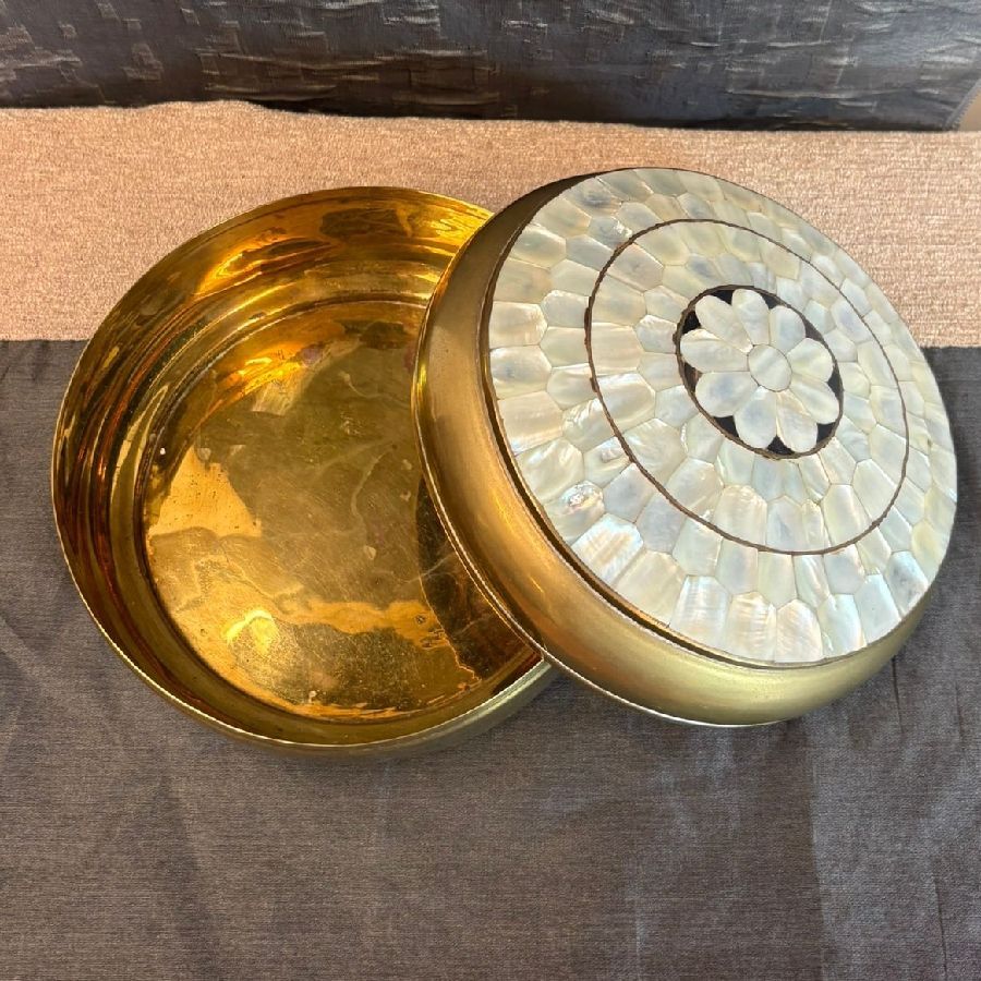 Caja de Metal y Nácar