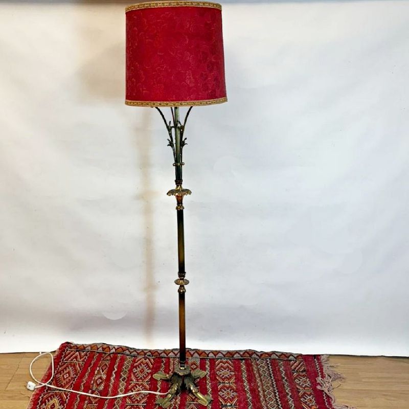 Lámpara de Pie con Pantalla Roja Lámpara de Pie con Pantalla Roja