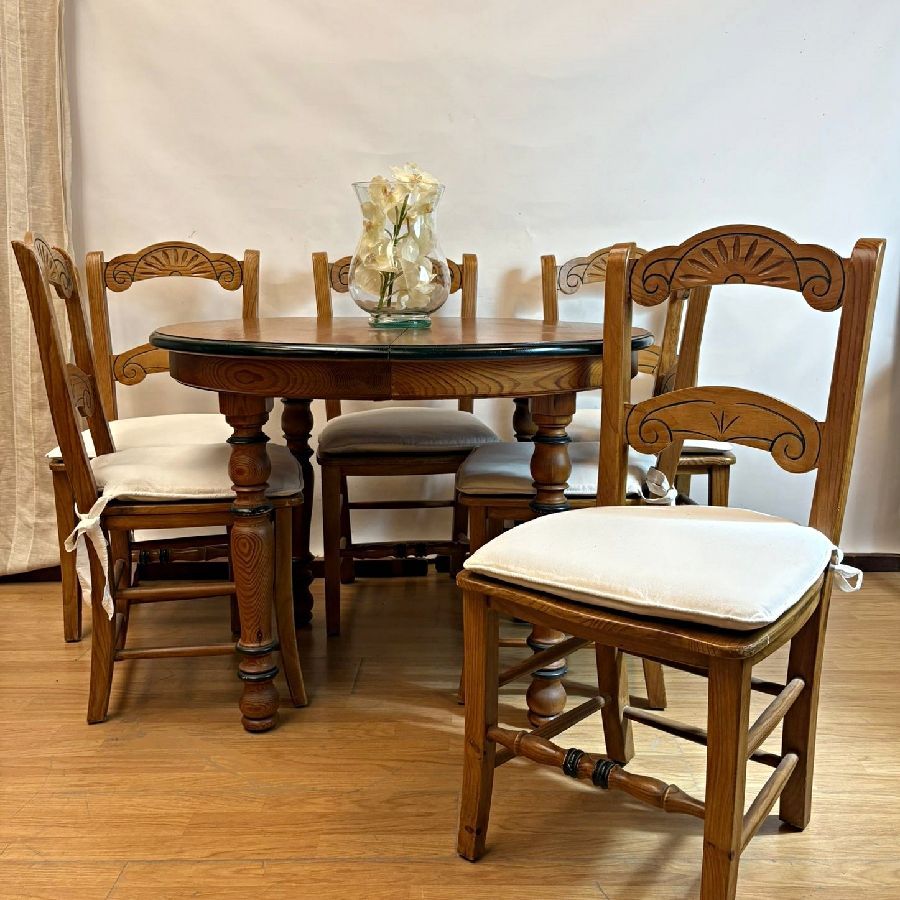 Mesa Redonda Rústica con Seis Sillas Mesa Redonda Rústica con Seis Sillas