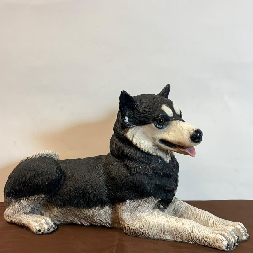 Figura de Perro Blanco y Negro